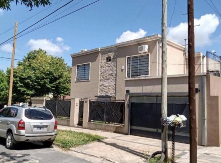 Casa · 90m² · 3 Ambientes · 1 Cochera