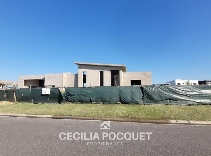 Casa · 161m² · 4 Ambientes · 2 Cocheras