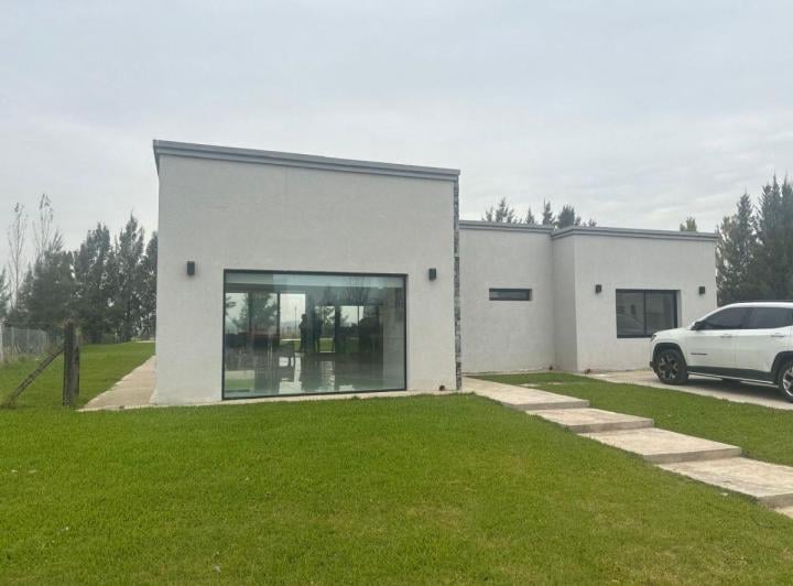 Casa · 238m² · 5 Ambientes · 2 Cocheras