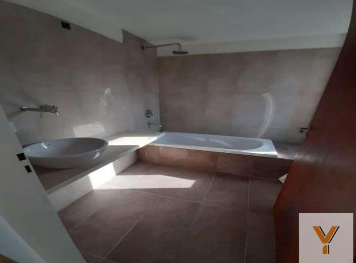 Casa · 100m² · 4 Ambientes · 2 Cocheras