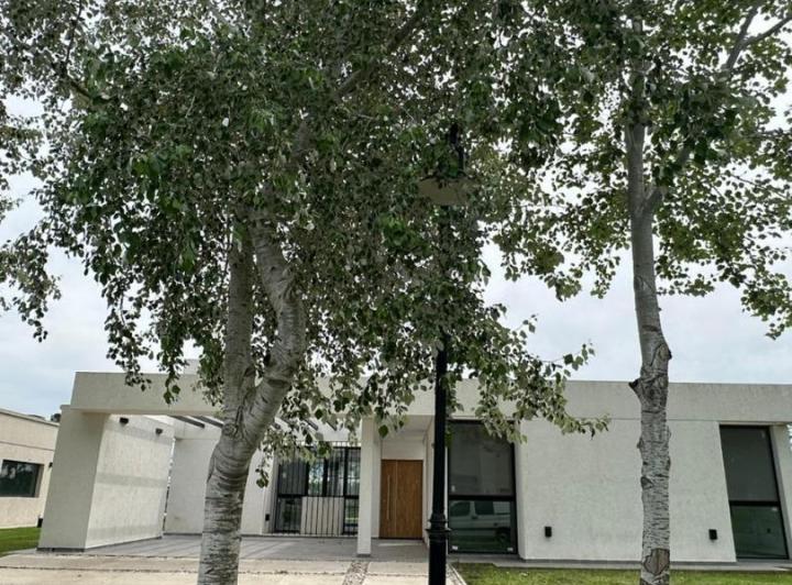 Casa · 161m² · 4 Ambientes · 3 Cocheras