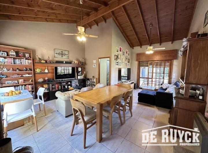 Casa · 155m² · 4 Ambientes · 2 Cocheras