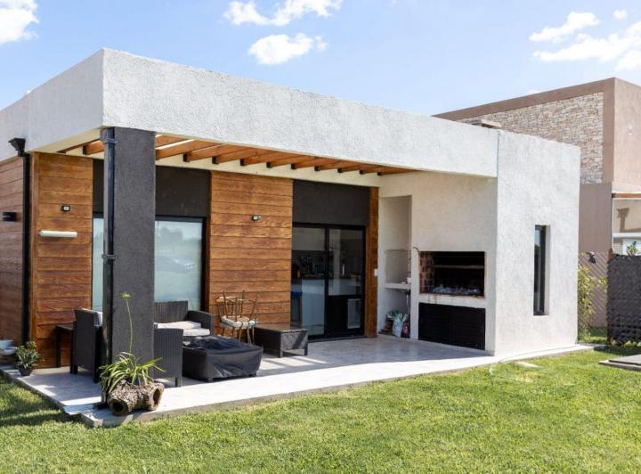 Casa · 75m² · 3 Ambientes · 5 Cocheras