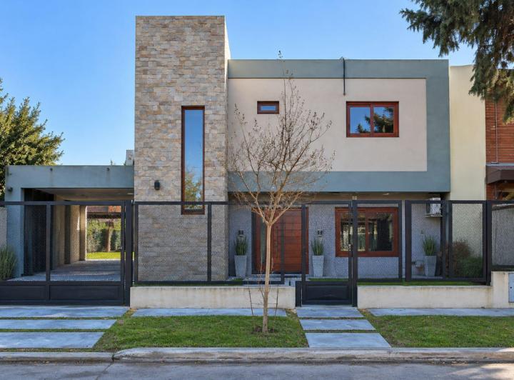 Casa · 170m² · 4 Ambientes · 4 Cocheras