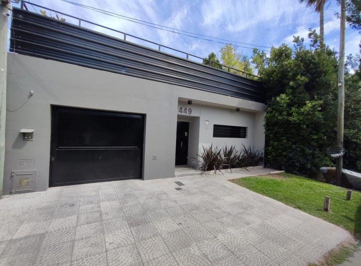 Casa · 220m² · 4 Ambientes · 1 Cochera