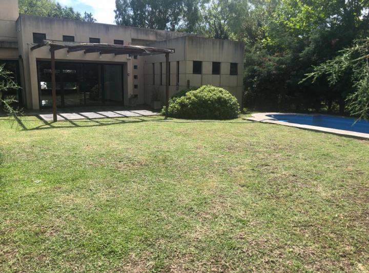 Casa · 105m² · 4 Ambientes · 2 Cocheras