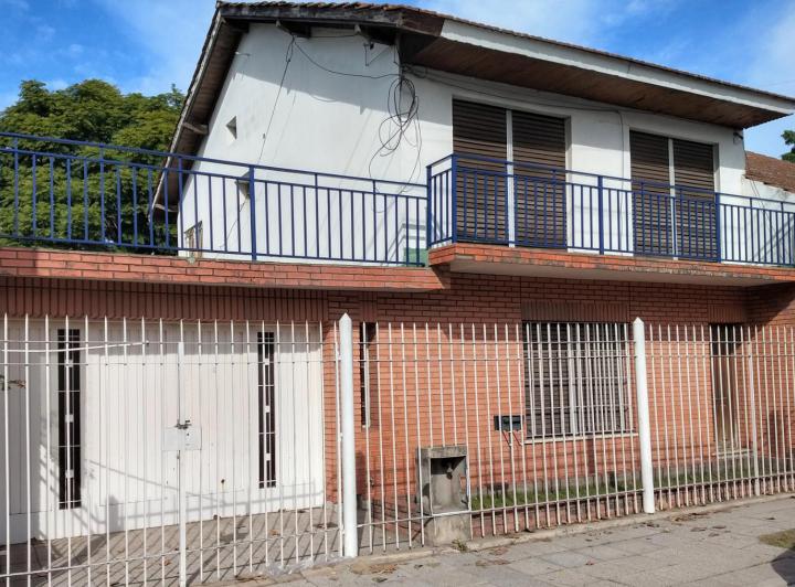Casa · 150m² · 4 Ambientes · 2 Cocheras