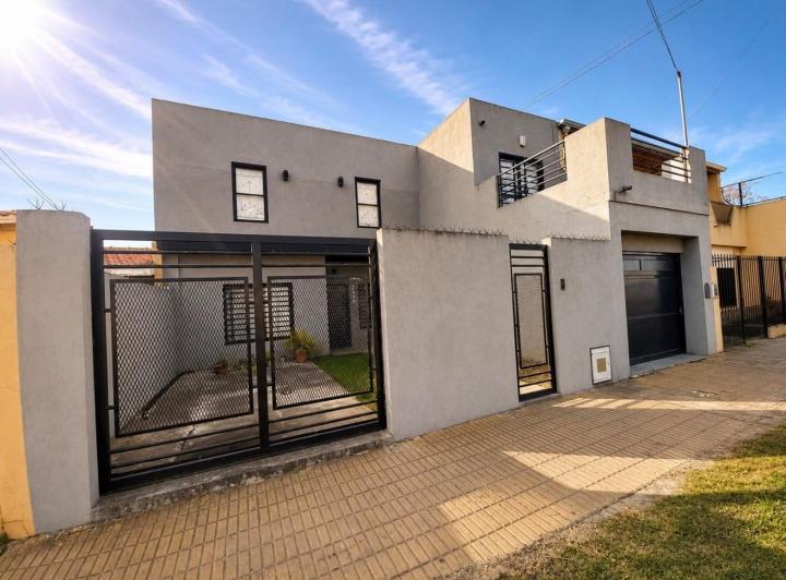 Casa · 190m² · 4 Ambientes · 2 Cocheras