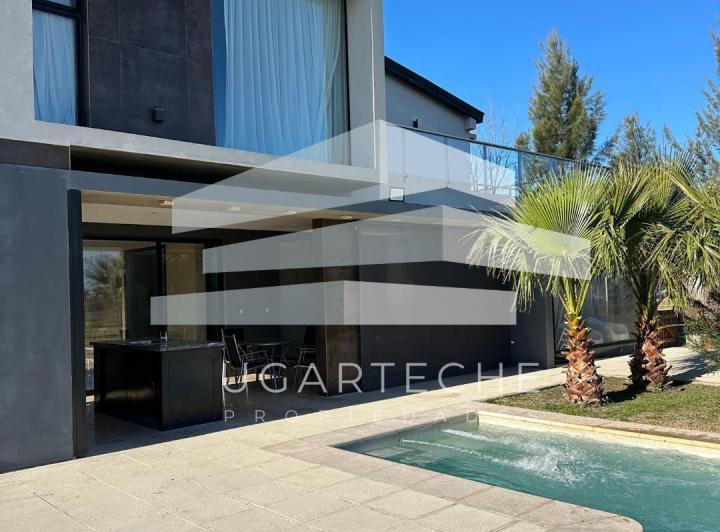 Casa · 400m² · 6 Ambientes · 3 Cocheras