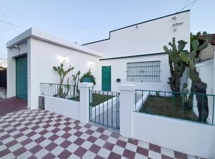 Casa · 210m² · 4 Ambientes · 1 Cochera