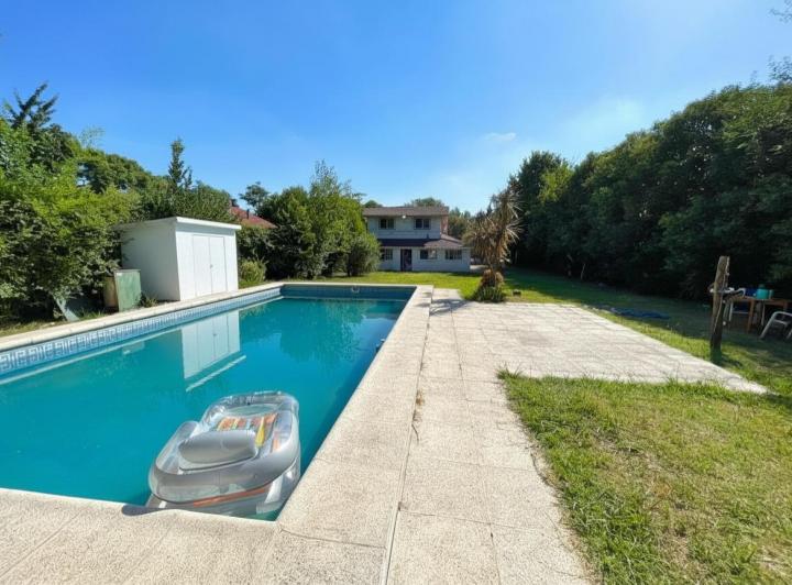 Casa · 215m² · 5 Ambientes · 2 Cocheras