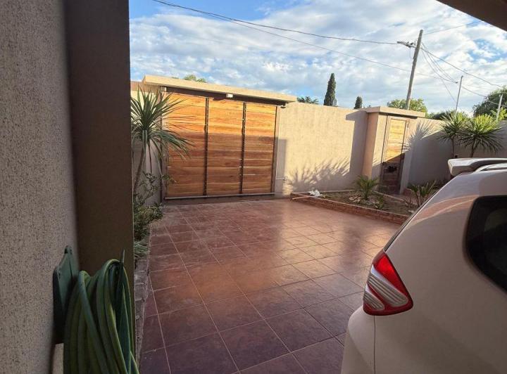 Casa · 275m² · 5 Ambientes · 4 Cocheras
