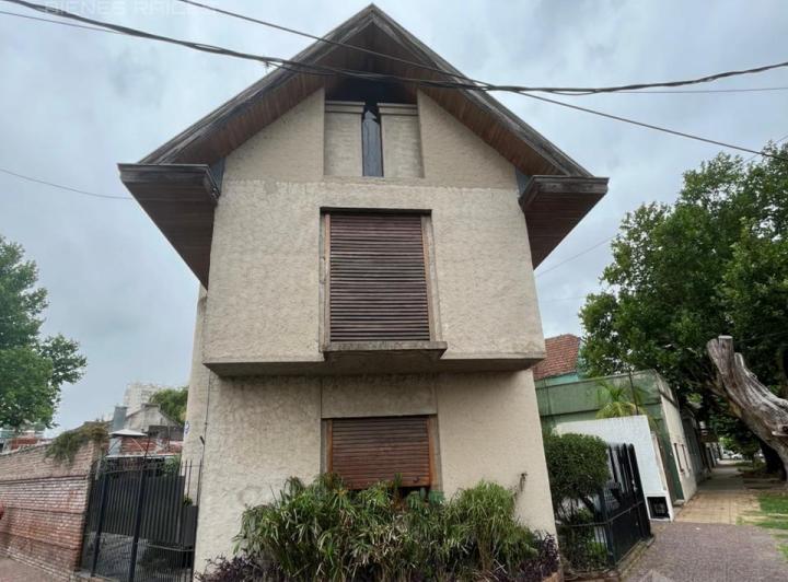 Casa · 150m² · 4 Ambientes · 3 Cocheras
