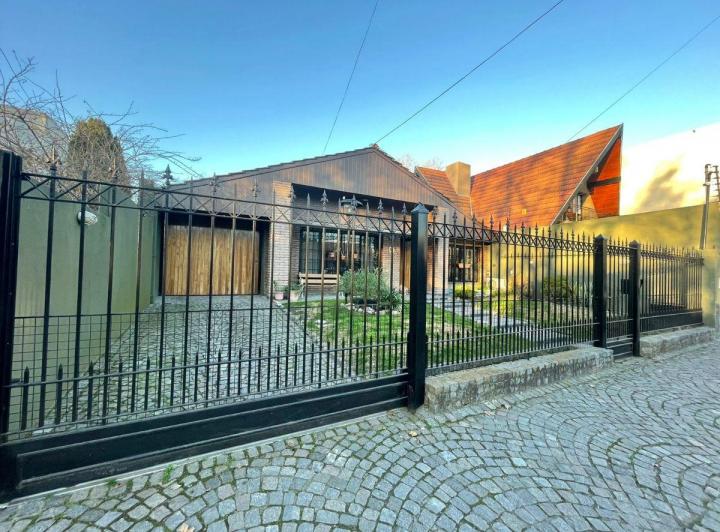Casa · 160m² · 4 Ambientes · 1 Cochera