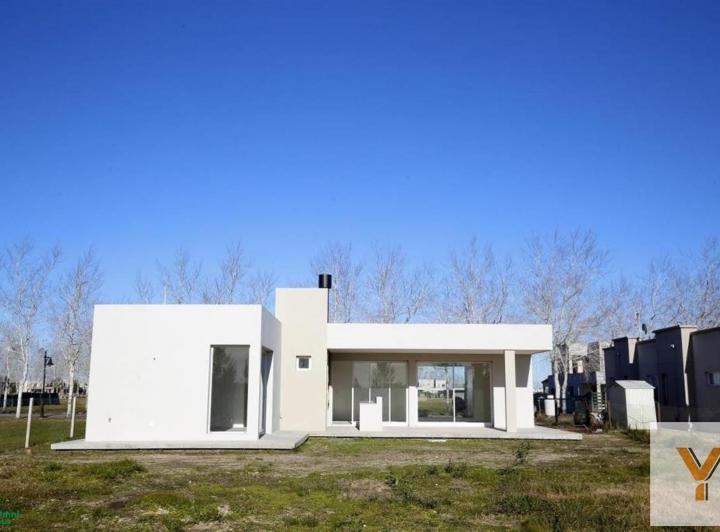 Casa · 150m² · 4 Ambientes · 2 Cocheras
