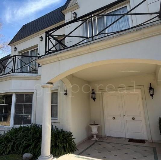 Casa · 353m² · 6 Ambientes · 2 Cocheras
