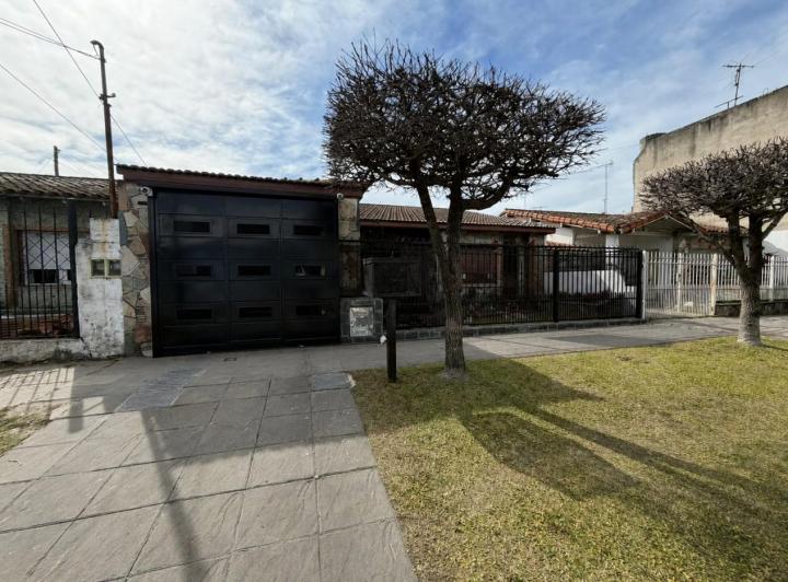 Casa · 1m² · 4 Ambientes