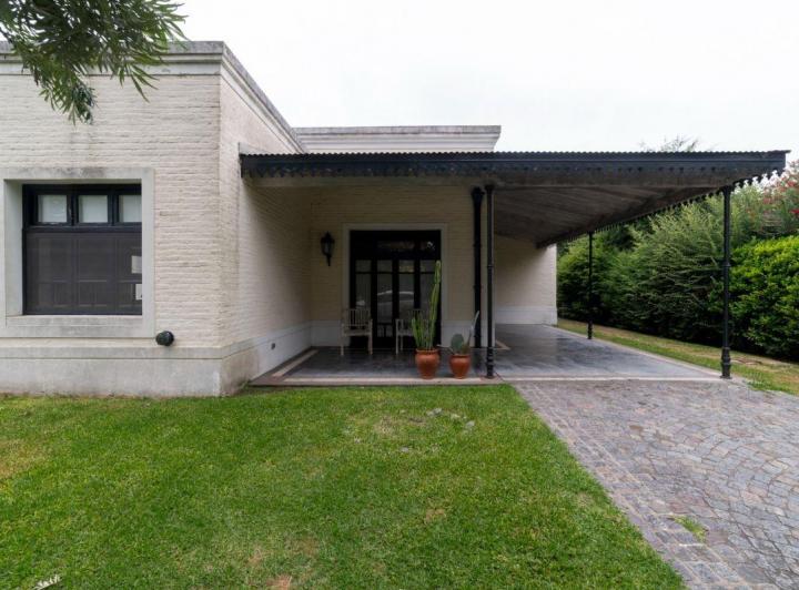 Casa · 160m² · 5 Ambientes · 1 Cochera