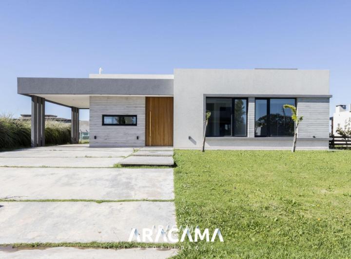 Casa · 146m² · 4 Ambientes · 1 Cochera