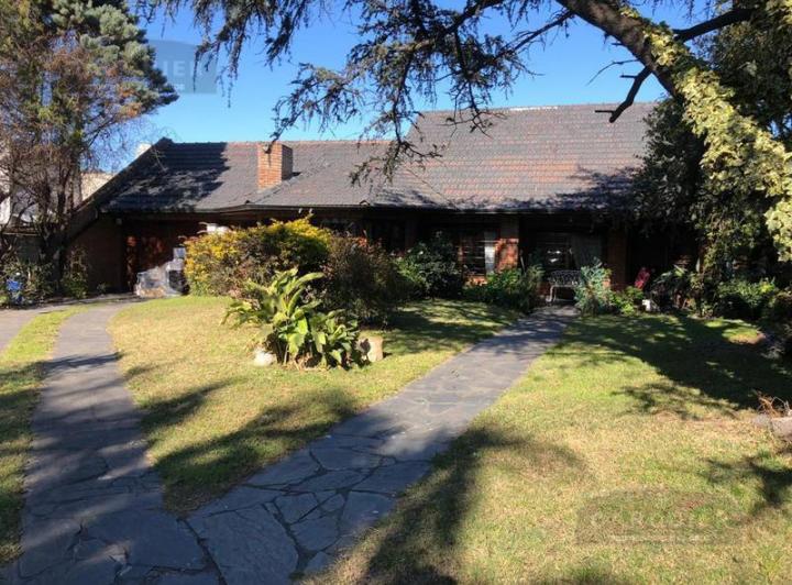 Casa · 204m² · 2 Dormitorios