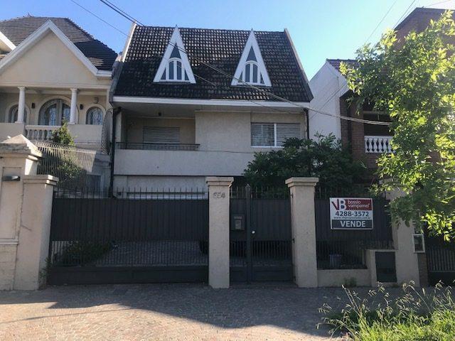 Casa · 350m² · 5 Ambientes · 1 Cochera