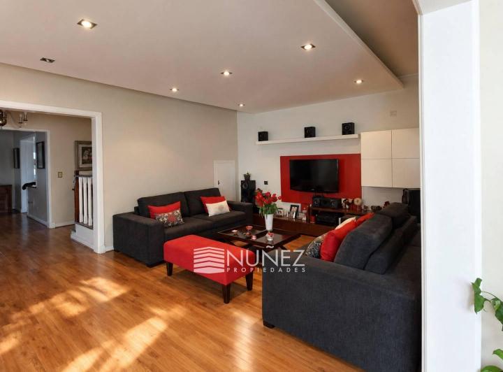 Casa · 220m² · 4 Ambientes · 2 Cocheras