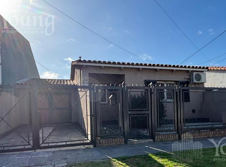 Casa · 180m² · 4 Ambientes · 3 Cocheras
