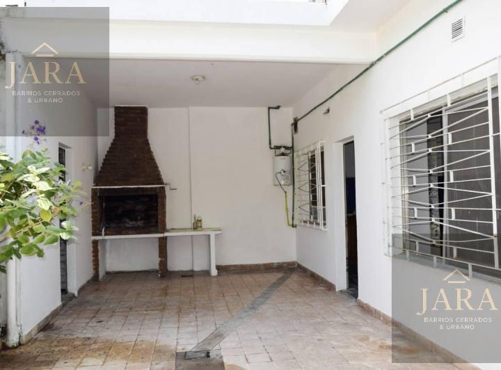 Casa · 385m² · 3 Ambientes · 2 Cocheras