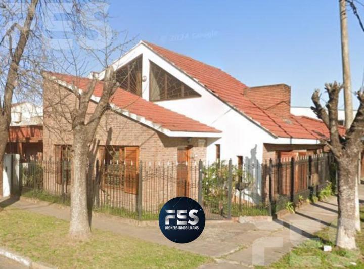 Casa · 170m² · 4 Ambientes · 2 Cocheras