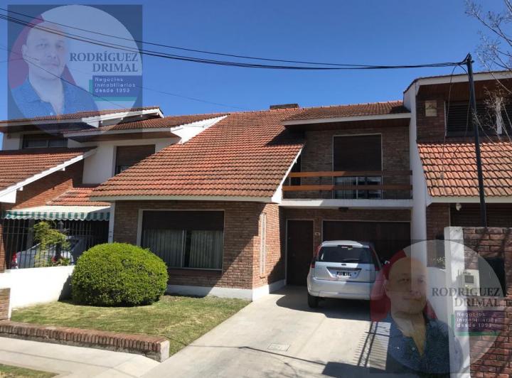 Casa · 180m² · 4 Ambientes · 1 Cochera