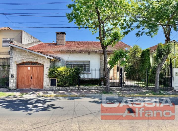 Casa · 280m² · 5 Ambientes · 1 Cochera