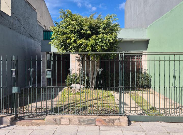 Casa · 90m² · 4 Ambientes · 1 Cochera