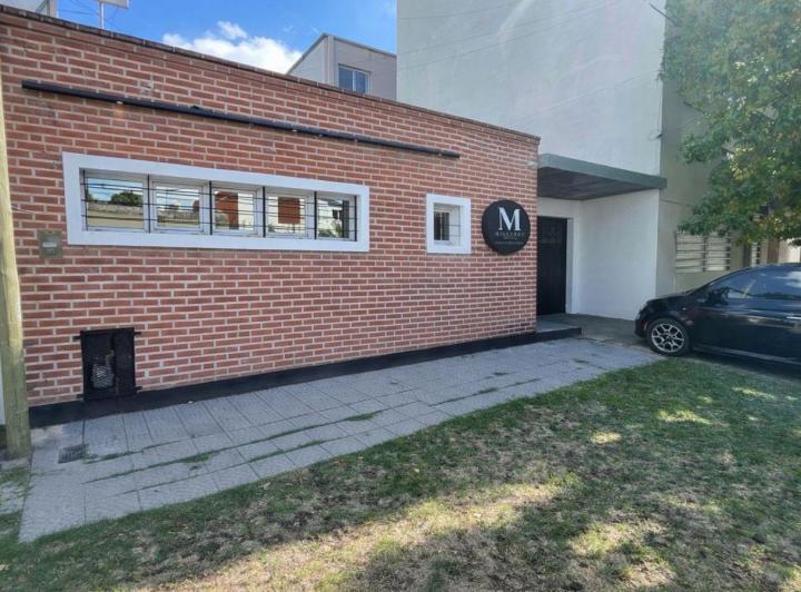 Casa · 120m² · 3 Ambientes · 4 Cocheras