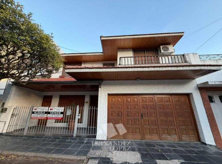 Casa · 1m² · 5 Ambientes · 1 Cochera