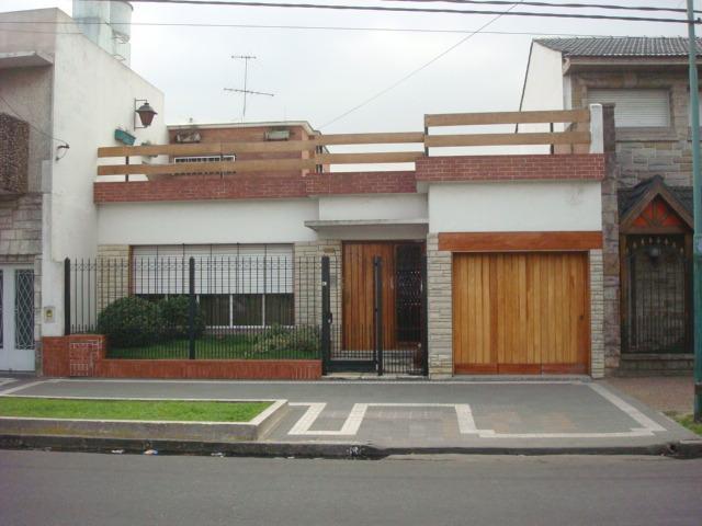 Casa · 1m² · 4 Ambientes · 1 Cochera