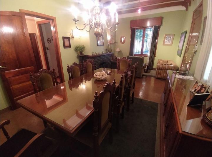 Casa · 190m² · 6 Ambientes · 2 Cocheras