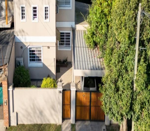 Casa · 220m² · 4 Ambientes