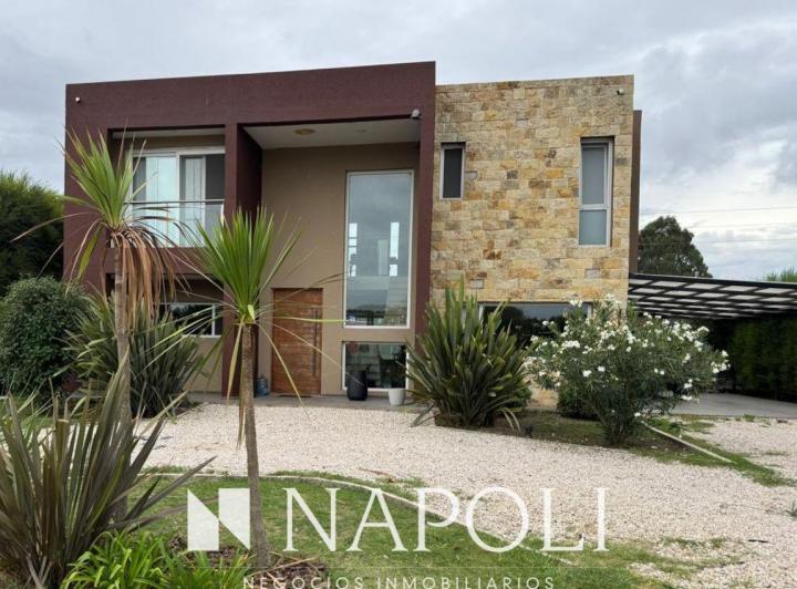 Casa · 280m² · 5 Ambientes · 3 Cocheras