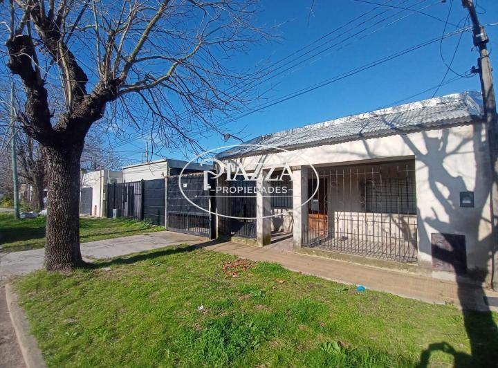 Casa · 160m² · 8 Ambientes · 4 Cocheras