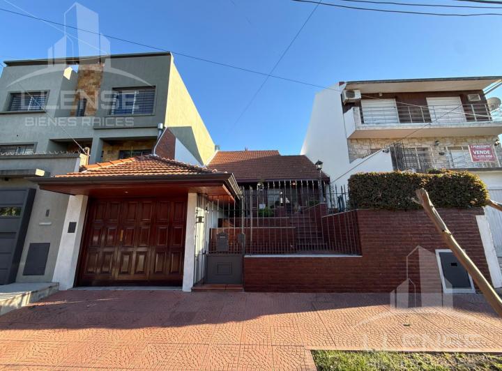 Casa · 180m² · 6 Ambientes