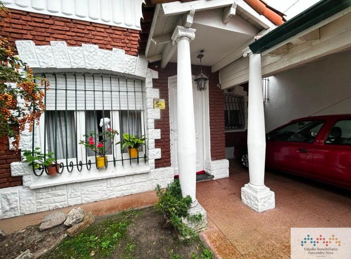 Casa · 93m² · 5 Ambientes · 1 Cochera