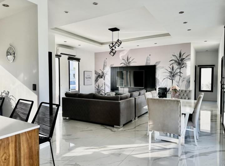 Casa · 880m² · 4 Ambientes · 2 Cocheras