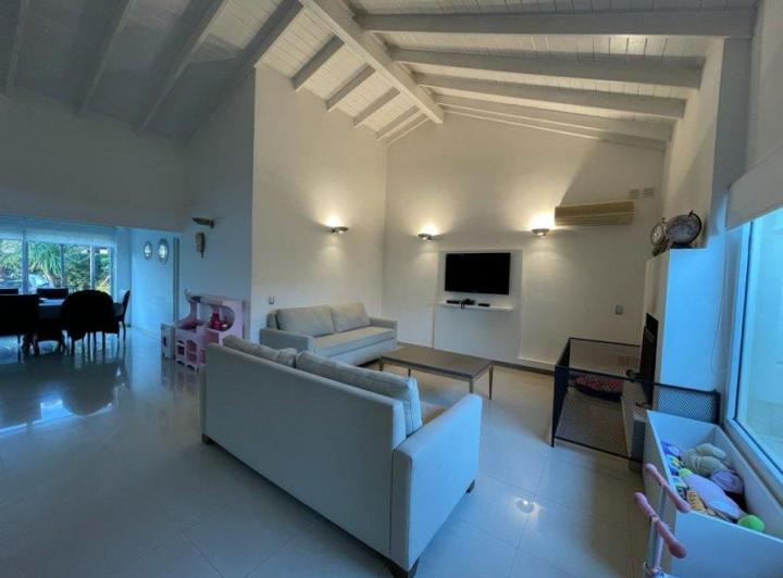 Casa · 150m² · 5 Ambientes · 1 Cochera