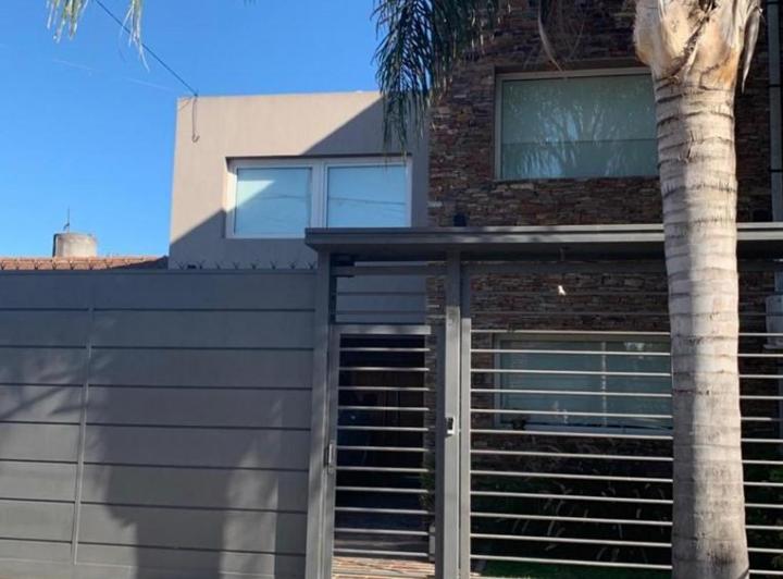 Casa · 190m² · 5 Ambientes · 1 Cochera