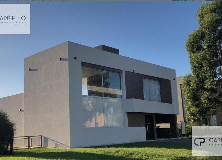 Casa · 700ha · 4 Ambientes · 1 Cochera