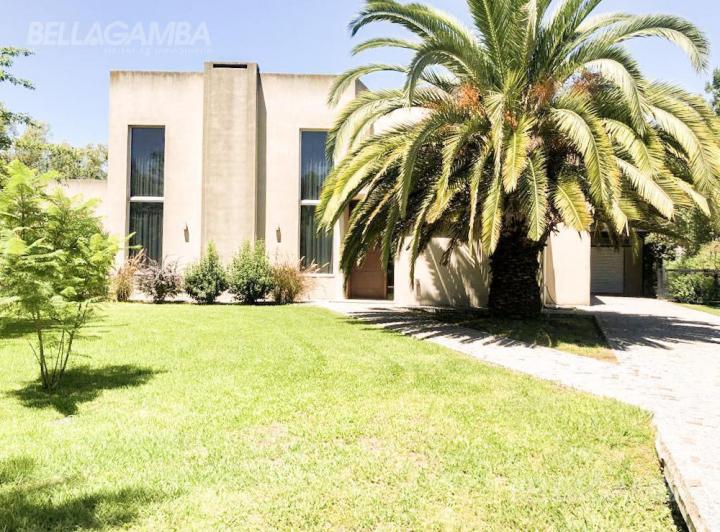 Casa · 429m² · 5 Ambientes · 4 Cocheras