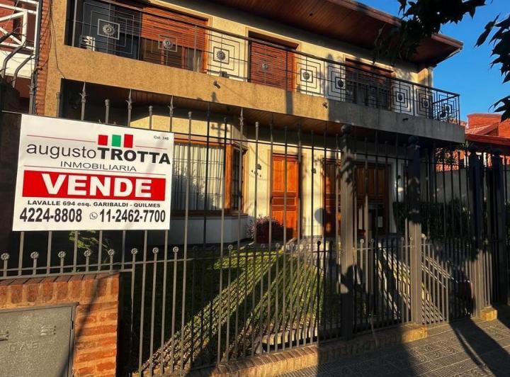 Casa · 280m² · 4 Ambientes · 1 Cochera