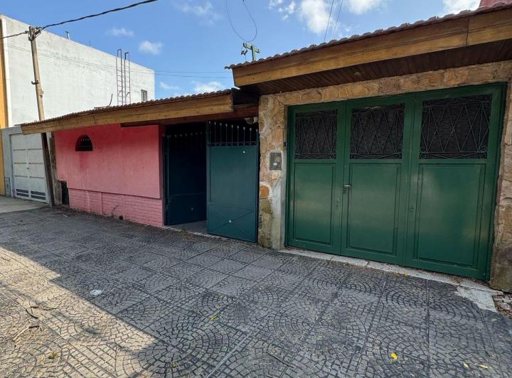 Casa · 200m² · 7 Ambientes · 1 Cochera