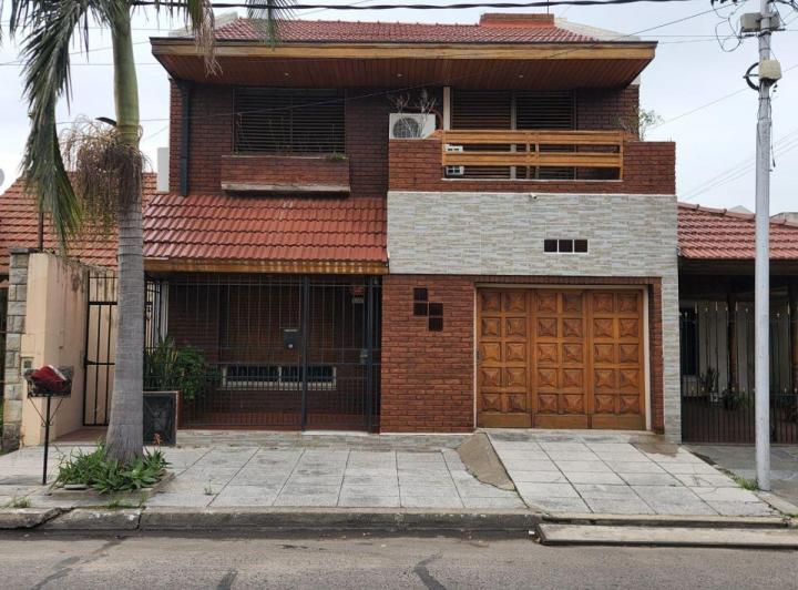 Casa · 166m² · 4 Ambientes · 1 Cochera