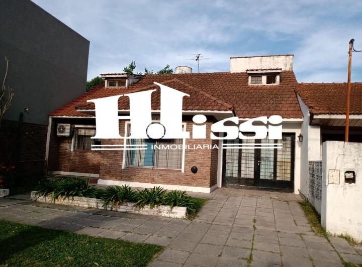 Casa · 144m² · 5 Ambientes · 2 Cocheras